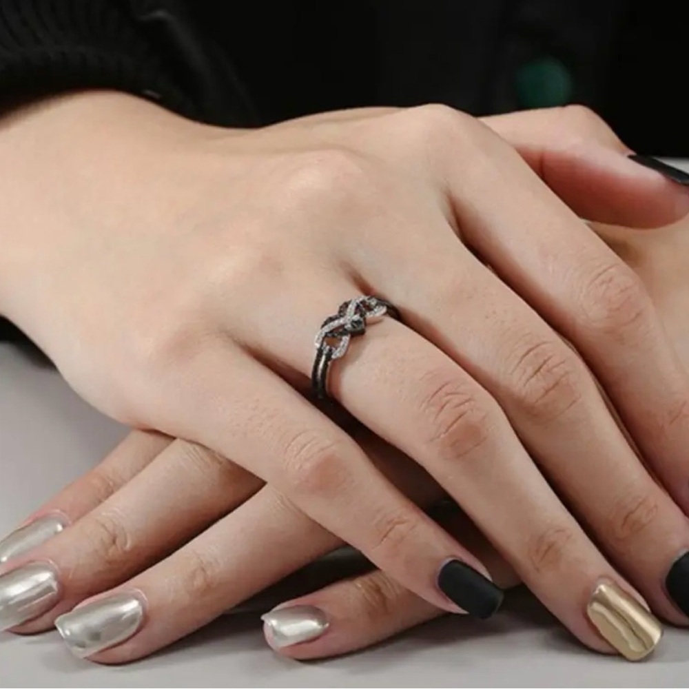 Elegant Black and Silver Heart Ring.